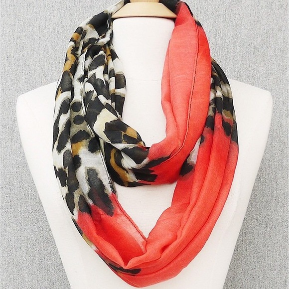 LEOPARD INFINITY SCARF - Picture 2 of 4